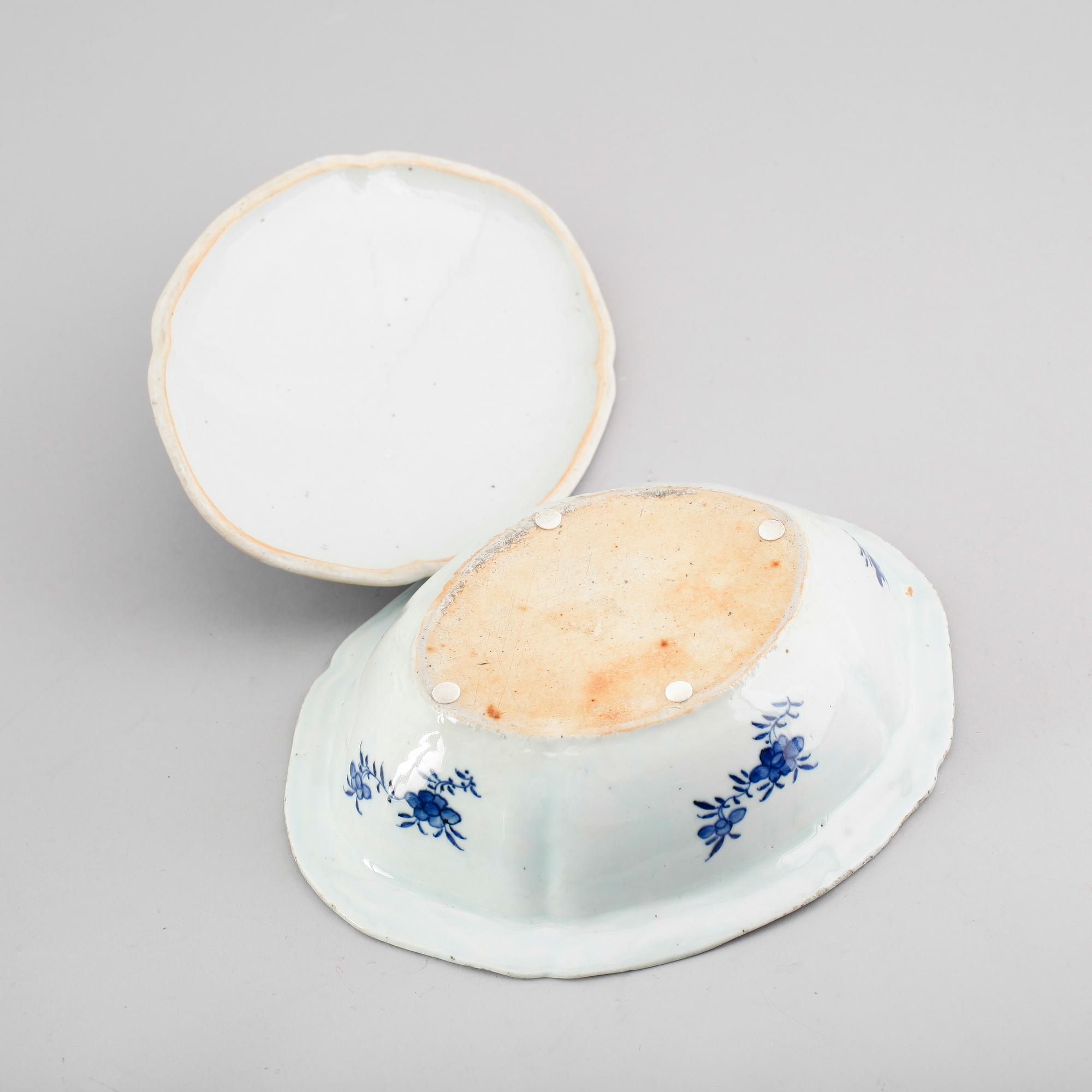 TERRIN MED LOCK, porslin, Kina, Qianlong 1736-1795.