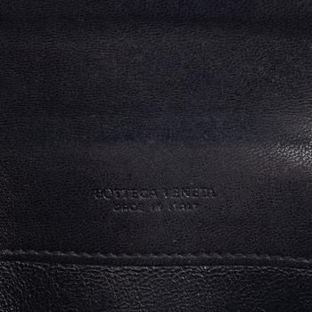 Bottega veneta, a black intrecciato wallet and key case.