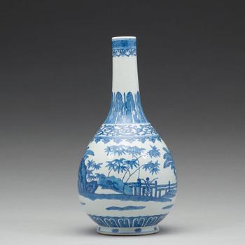 A blue and white bottle vase, Qing dynasty, Guangxu mark and period (1874-1908).