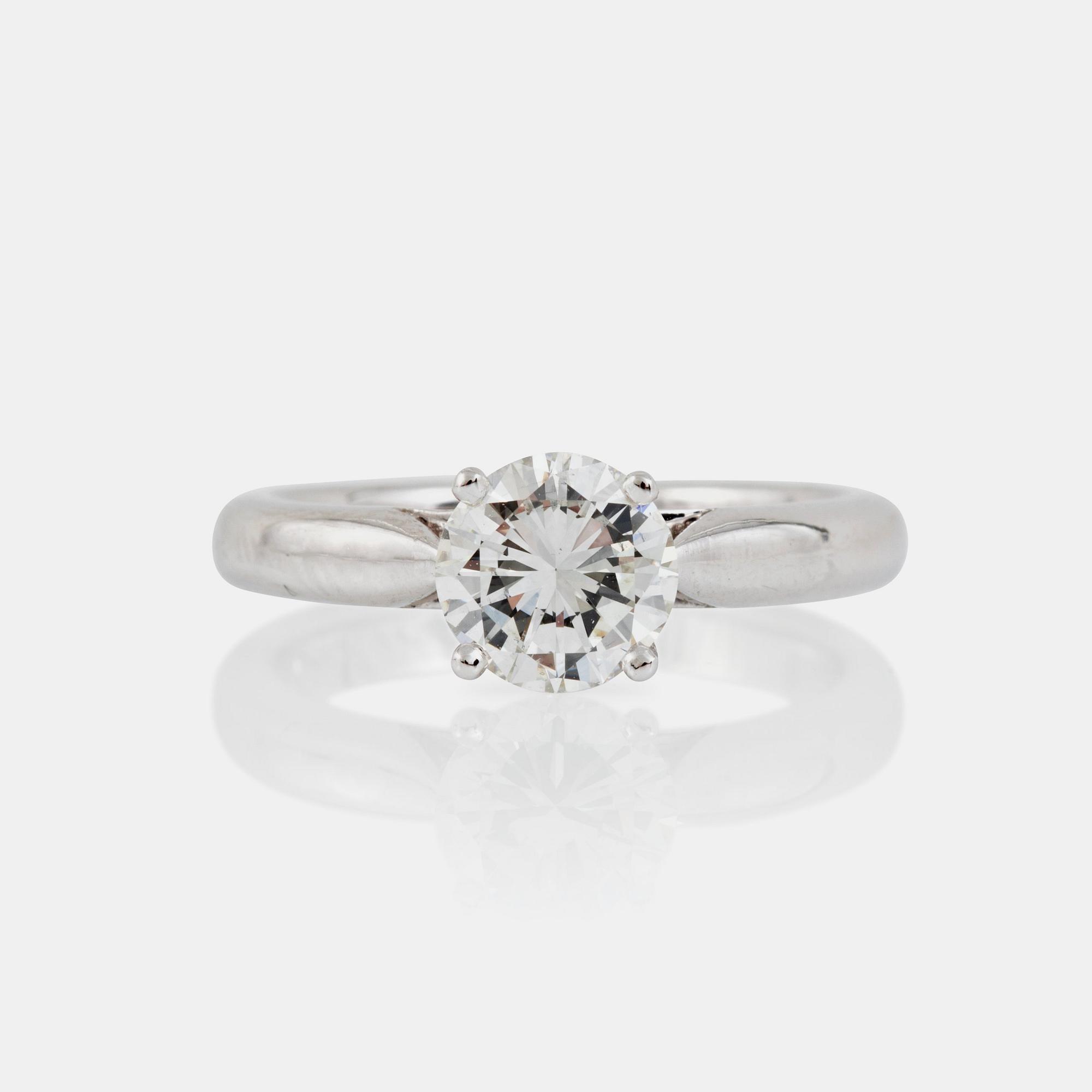 RING signerad Cartier, med briljantslipad diamant, 1.00 ct. Kvalitet ca F/VVS2.