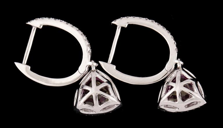 ÖRHÄNGEN, ett par, 14k vitguld med rosa topas och  diamanter. 2000-tal. Vikt 3,5g.