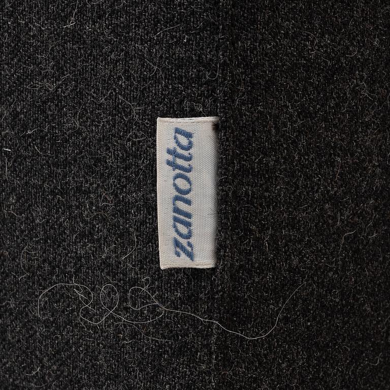 Emaf Progetti, a soffa, "Alfa", Zanotta, Italien.