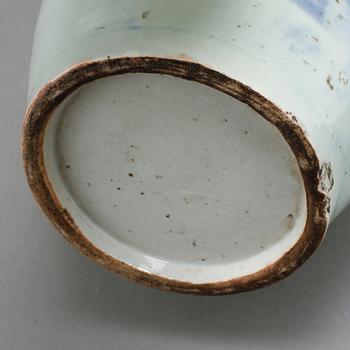 GOLVURNA, porslin, Kina, 1800-tal.