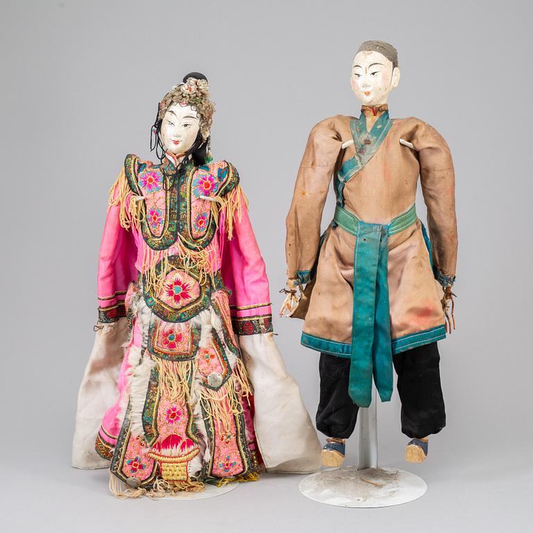 A pair of Chinese dolls, late Qing dynasty.