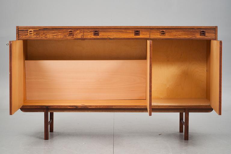 SIDEBOARD, MATBORD och STOLAR, 4 st, 1960/70-tal.