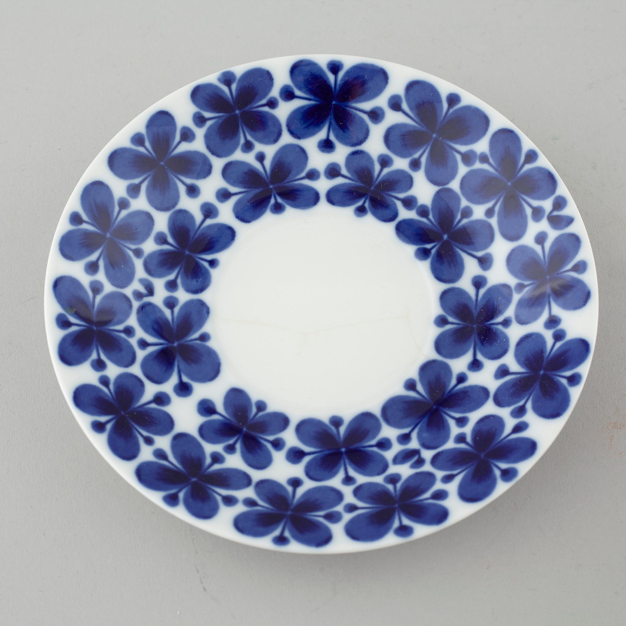 40 pieces of porcelain tableware by Marianne Westman, model "Mon Ami", for Rörstrand.