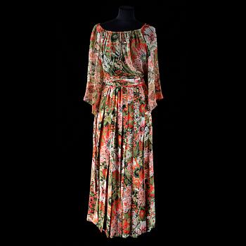 540. CHRISTIAN DIOR, långkjol samt blus.