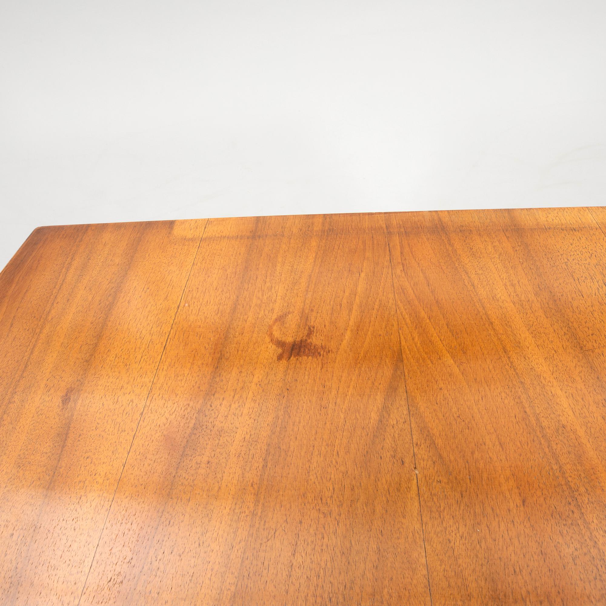 Byrå 1900-talets första hälft.