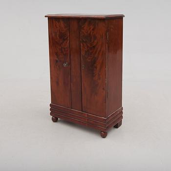 SKÅP, senempire, 1800-talets mitt.