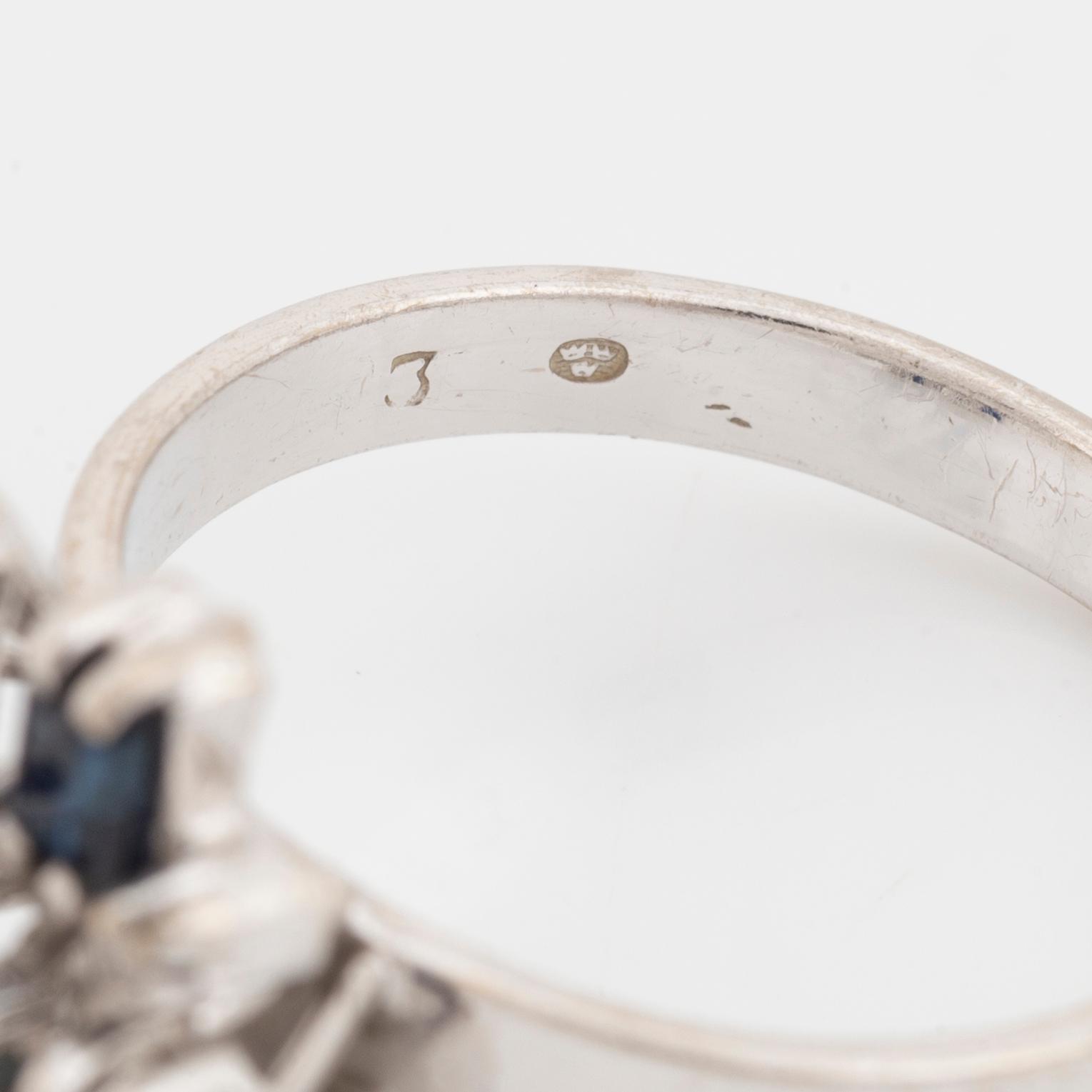 Ring, 18K vitguld med safirer.