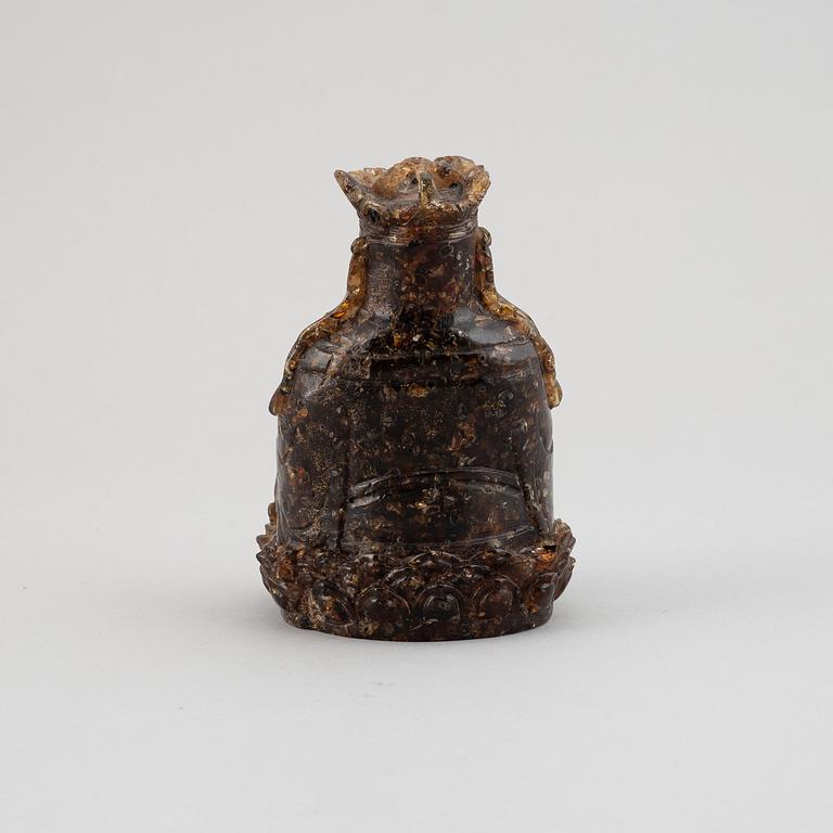 SKULPTUR, bärnsten, buddha, ostindisk, 1800-tal.