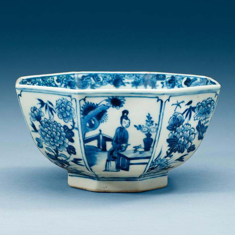 A blue and white bowl, Qing dynasty, Qianlong (1736-95).