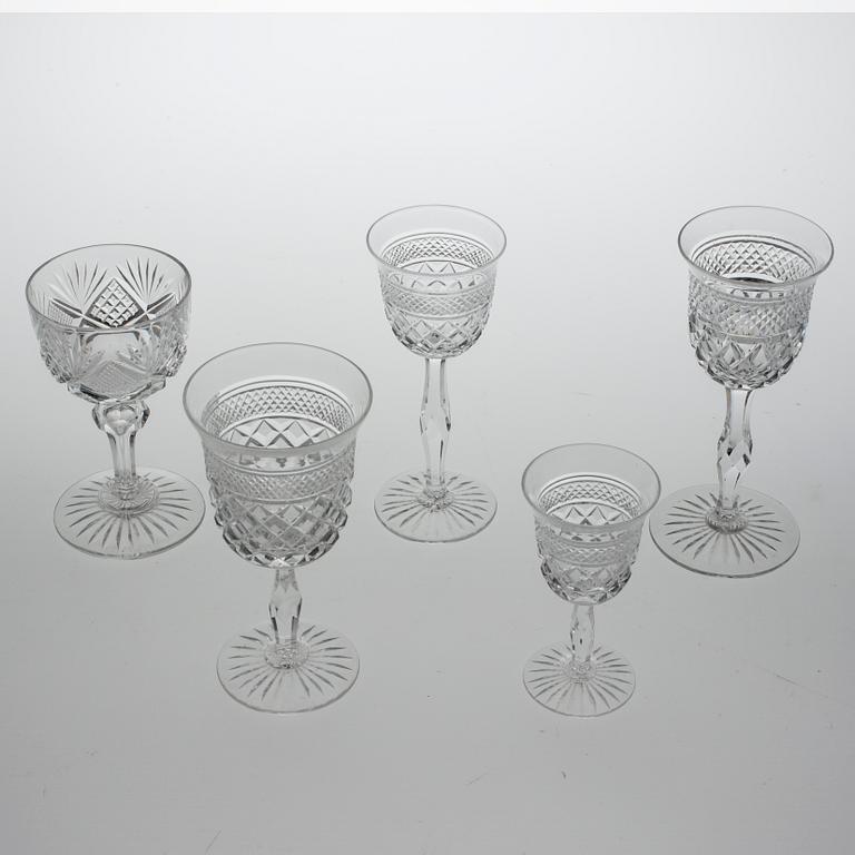 GLASSERVIS, 115 delar, 1900-talets första hälft.