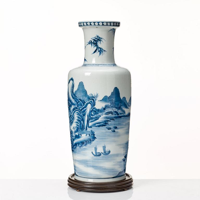 A blue and white roleau vase, late Qing dynasty, 19th Century.