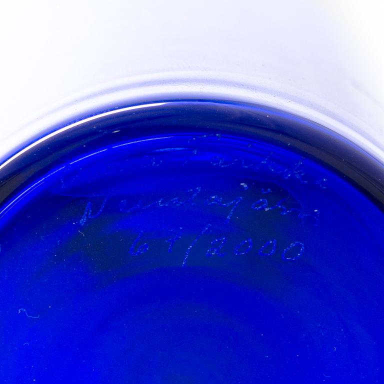 Oiva Toikka, pullo, signeerattu Oiva Toikka Nuutajärvi 62/2000.