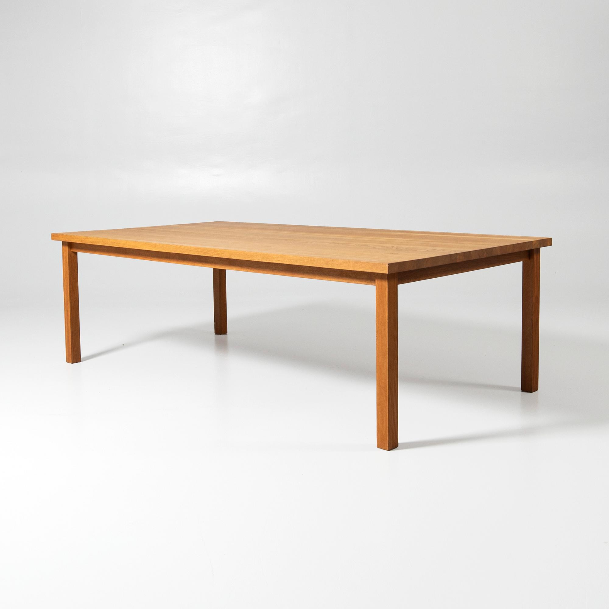 Dining table, 21st century.