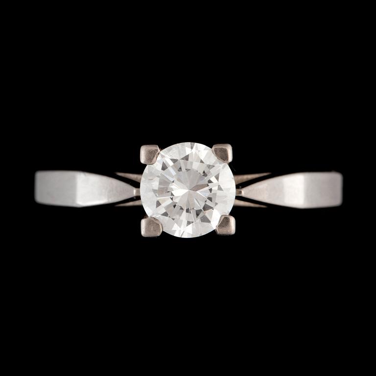 RING med briljantslipad diamant totalt 0.74 ct. Ct-vikt enligt gravyr. Kvalitet ca G-H/VS.