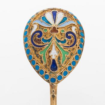 A set of six cloisonné enamel silver gilt teaspoons, Moscow 1898-1914.