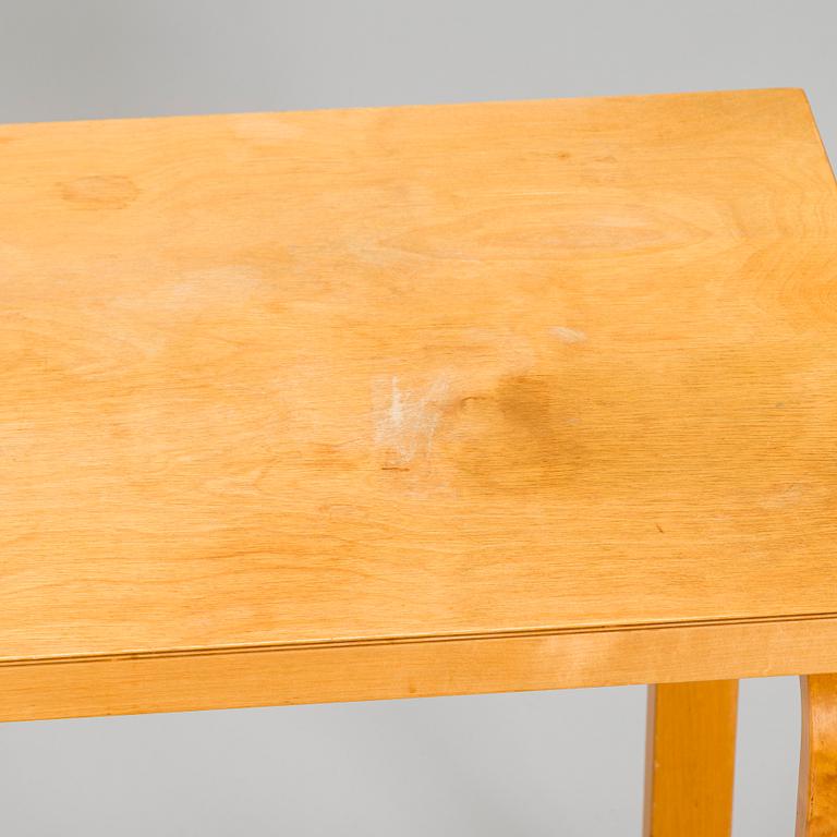 Alvar Aalto, skrivbord, "K81" för O.Y. Huonekalu-ja Rakennustyötehdas A.B. 1900-talets mitt.
