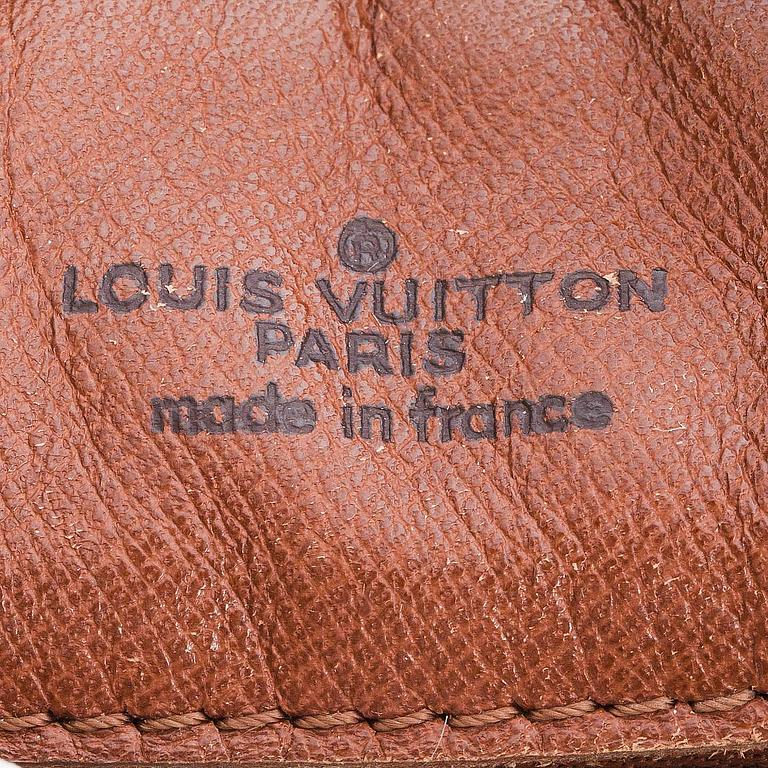 VÄSKA, Louis Vuitton, "Besace GM".