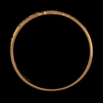 RING, 18k guld och röd emalj, Viktoria orden, Ceson, Göteborg, 1976. Vikt 3 g.
