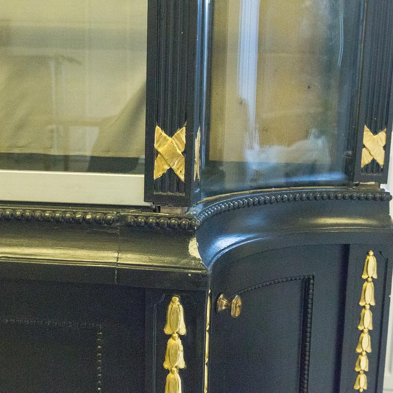An early 20th century Gustavian style vitrine,