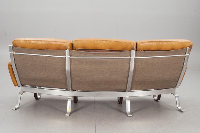 SOFFA, Design Eric Sigfrid Persson ur serien "Flytande Design". 1900-talets senare del.