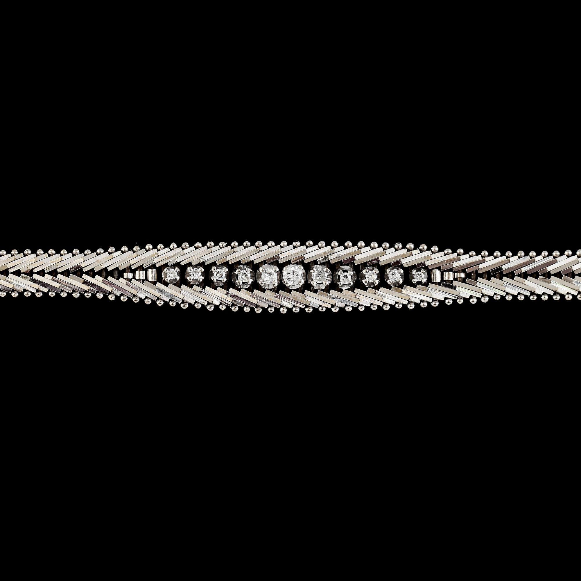 ARMBAND, 18K vitguld, diamanter. Vikt ca 29 g.