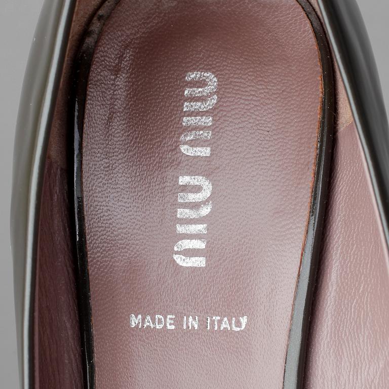 SKOR, ett par pumps, Miu Miu.