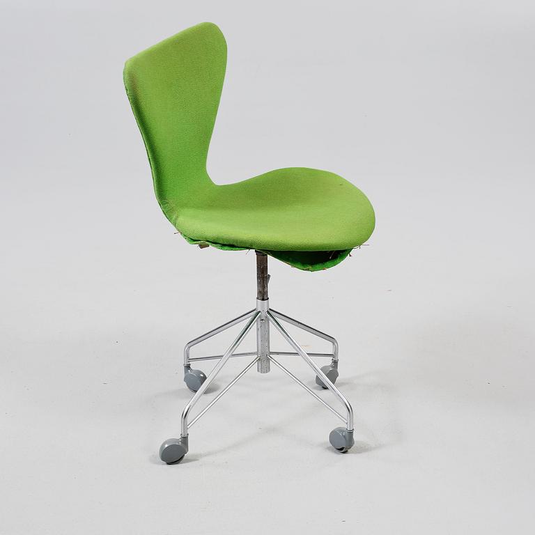 SKRIVBORDSSTOL, "Sjuan", Arne Jacobsen för Fritz Hansen.