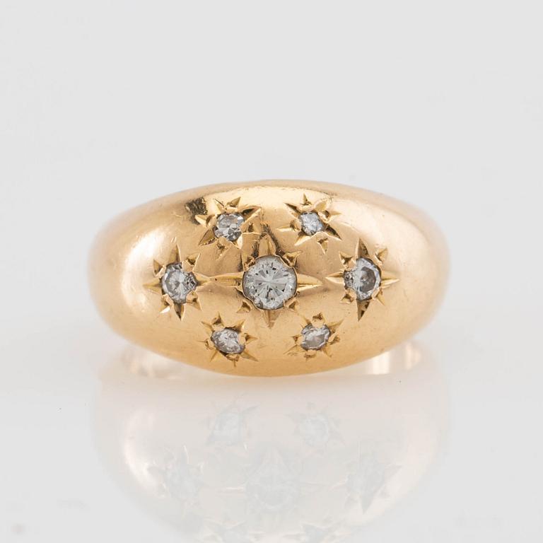 Ring, 18K gold set with round brilliant-cut diamonds.