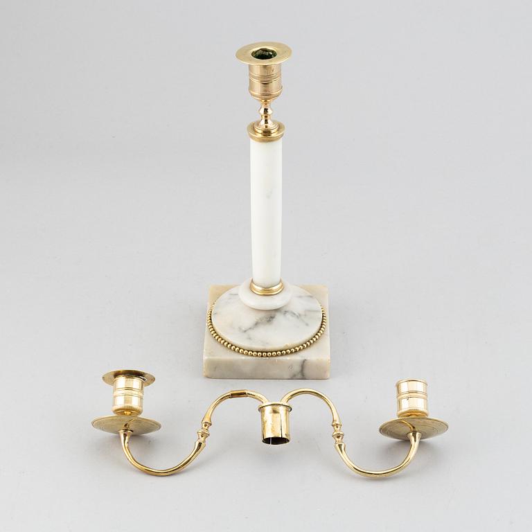 Kandelaber/ljusstake, sengustaviansk, mässing och marmor, omkring år 1800.