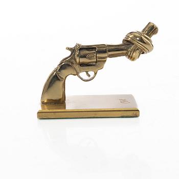 Carl Fredrik Reuterswärd, efter, "Non-Violence", Skultuna.