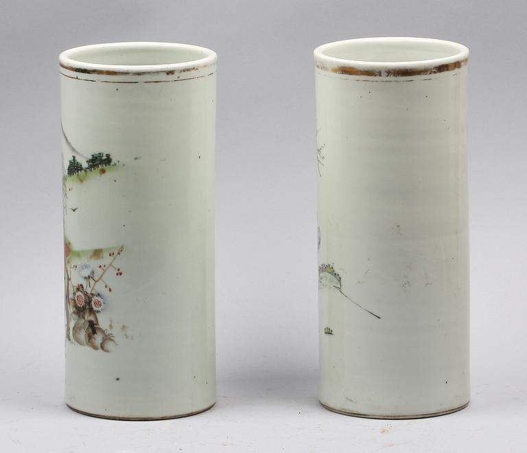 VASER, 2 st. Porslin, Kina.