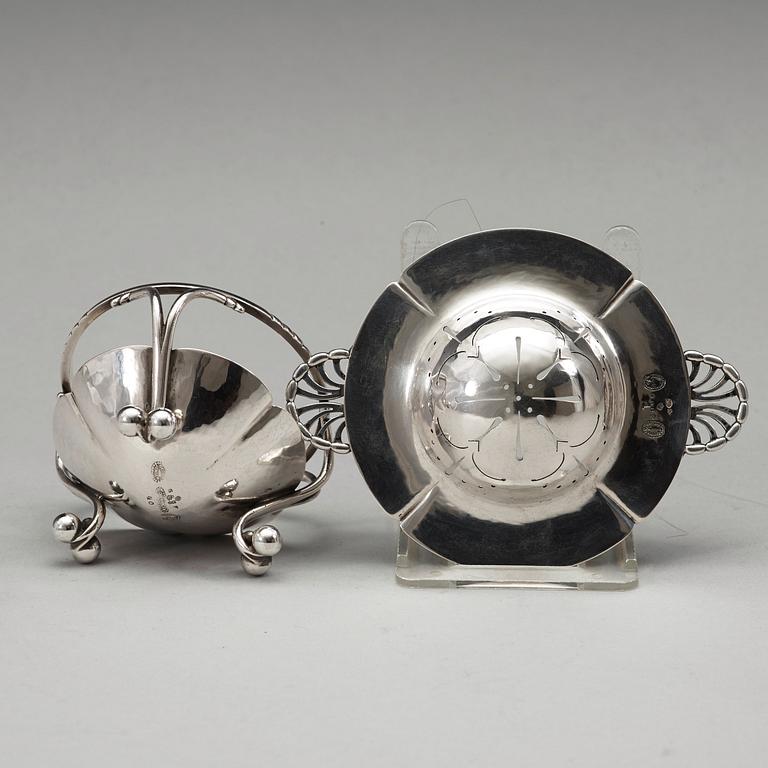 A Georg Jensen tea strainer on stand, Copenhagen 1915-21, 830/1000 silver.