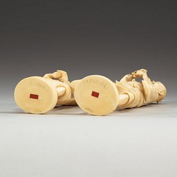Two Japanese Ivory Okimonos, period of Meiji (1868-1912).