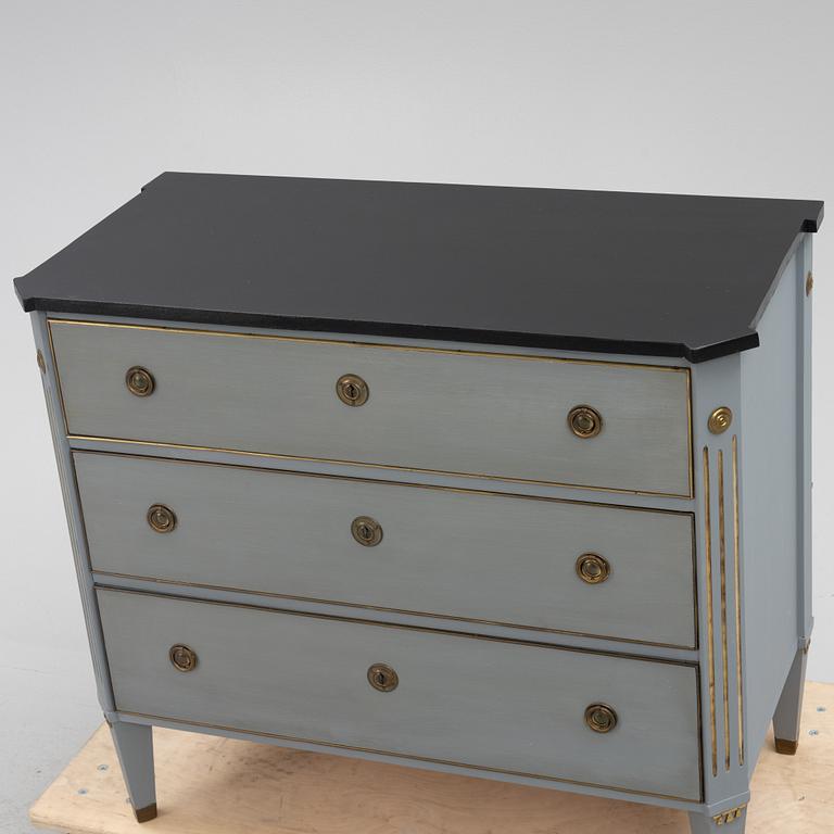 Chest of drawers, Gustavian style, 20th century.