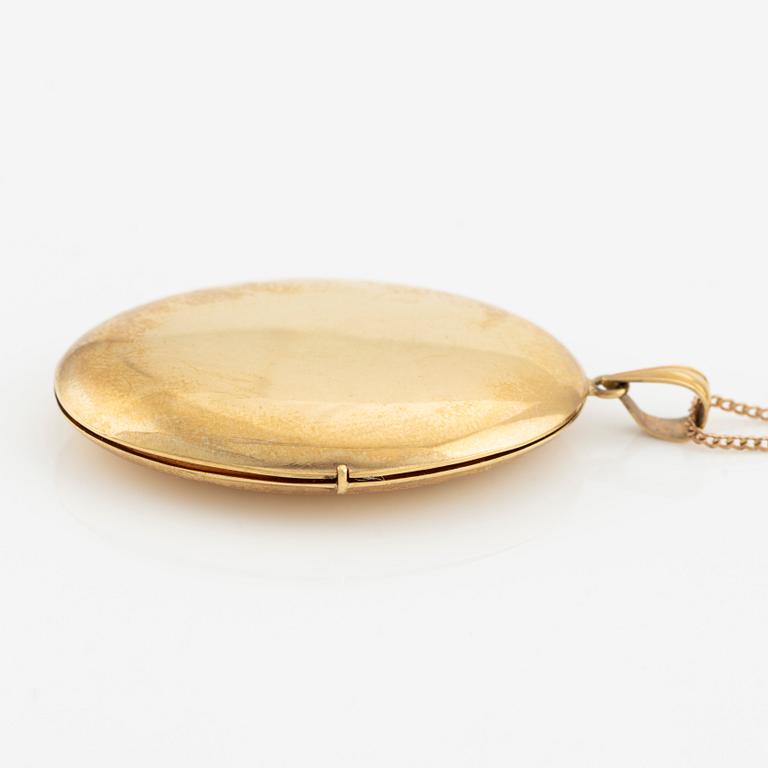 A locket/pendant 18K gold.