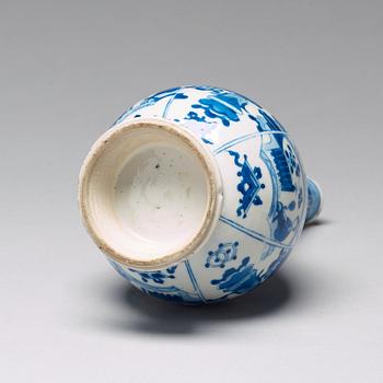 A blue and white vase, Qing dynasty, Kangxi (1662-1722).