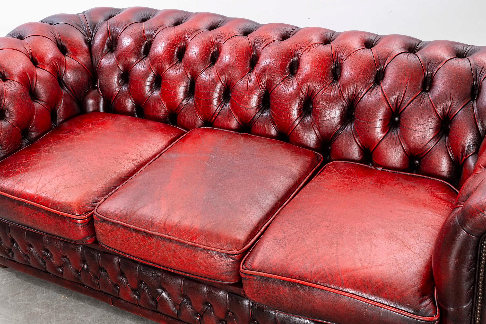 SOFFA, Chesterfield-modell, Winchester Furniture, 1900-talets fjärde kvartal.