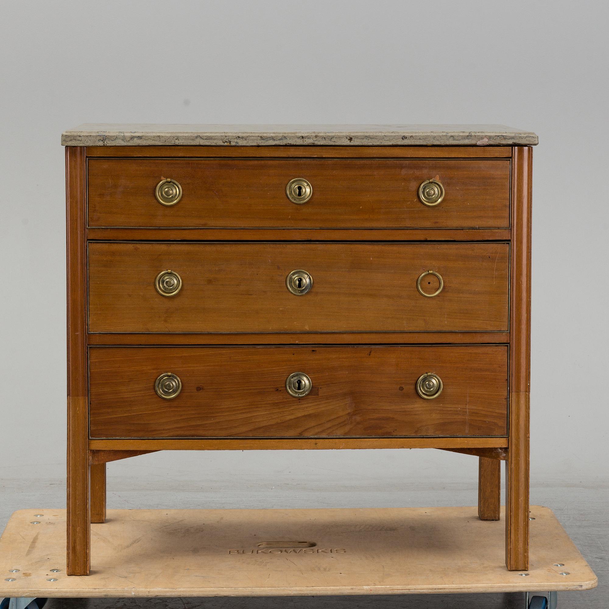A Late Gustavian commode by Carl Gustaf Foltiern.