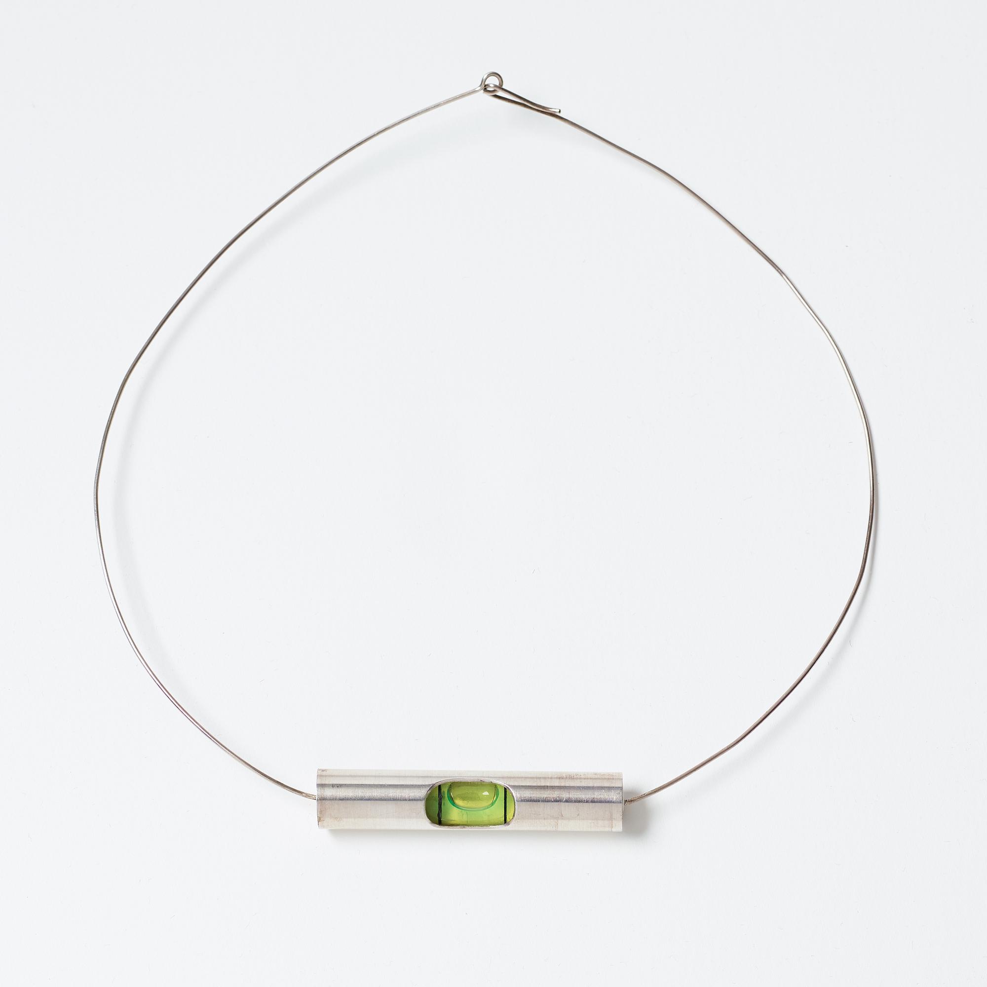 DAN WOLGERS, Halsband med vattenpass.