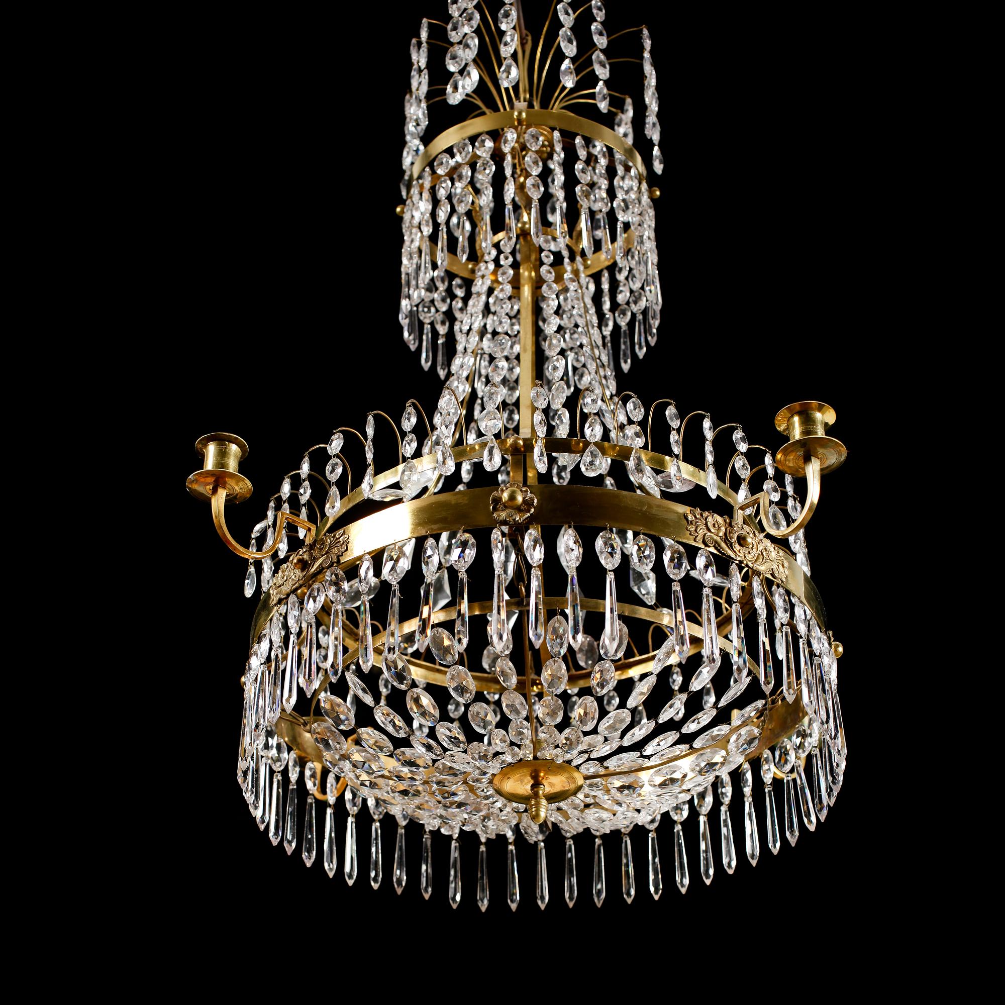 LJUSKRONA, sengustaviansk, 1800-talets första hälft, höjd ca 76 cm.