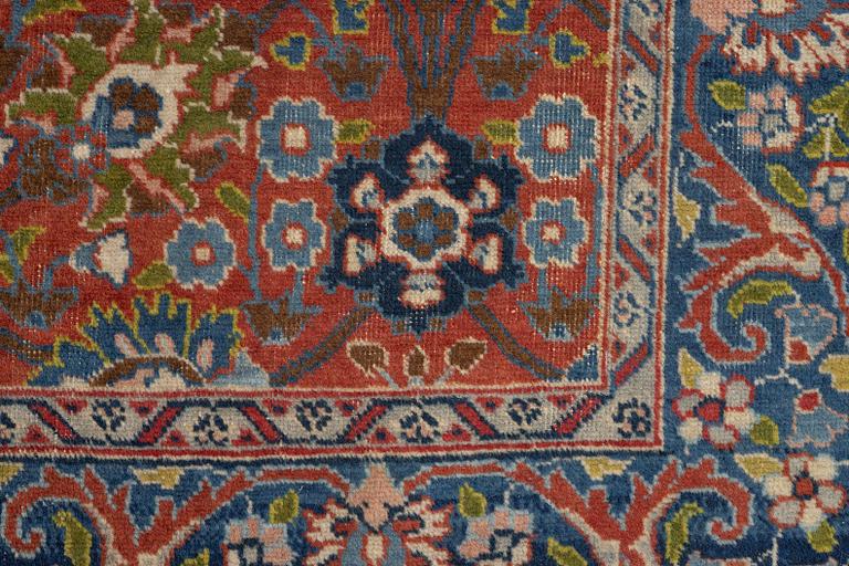 An antique Mahal rug, c.. 178 x 132 cm.