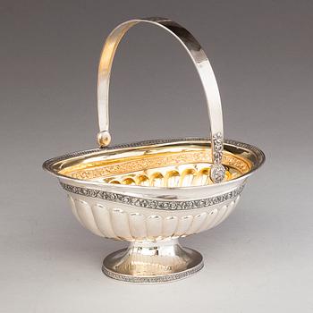 OSKAR LINDROOS, A parcel gilt bread basket, marked OL, Helsinki 1926.