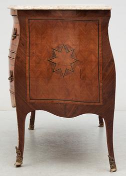 BYRÅ, italiensk rokokostil, 1900-tal.