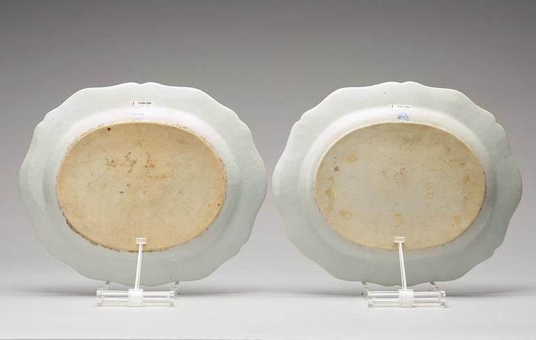 A pair of blue and white serving dishes, Qing dynasty, Qianlong (1736-95).
