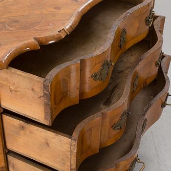 A 18TH CENTURY  CHEST OF DRAWERS FROM THE SOUTHERN EUROPE.