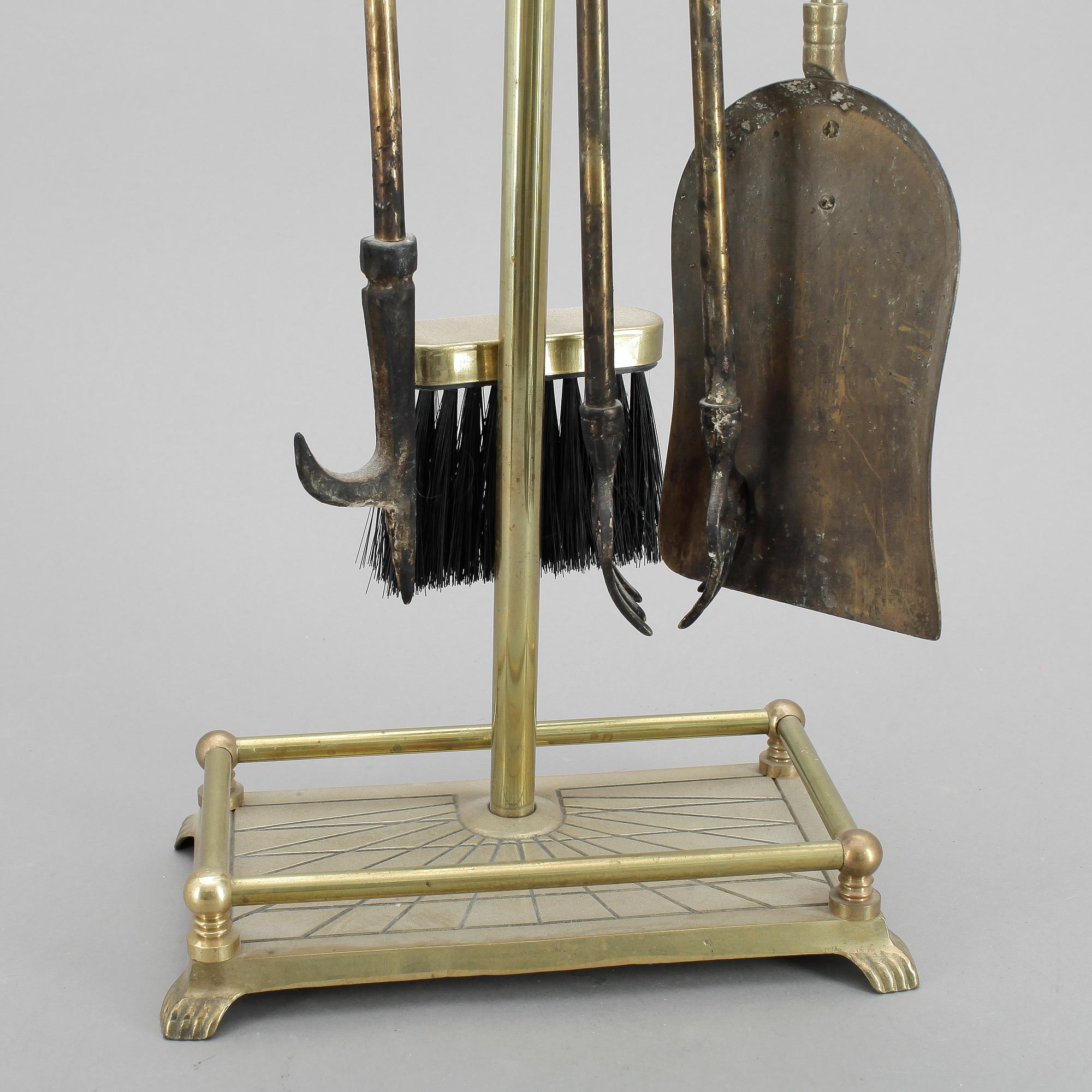 BRASGARNITYR, 5 delar. Mässing. omkring sekelskiftet 1900.
