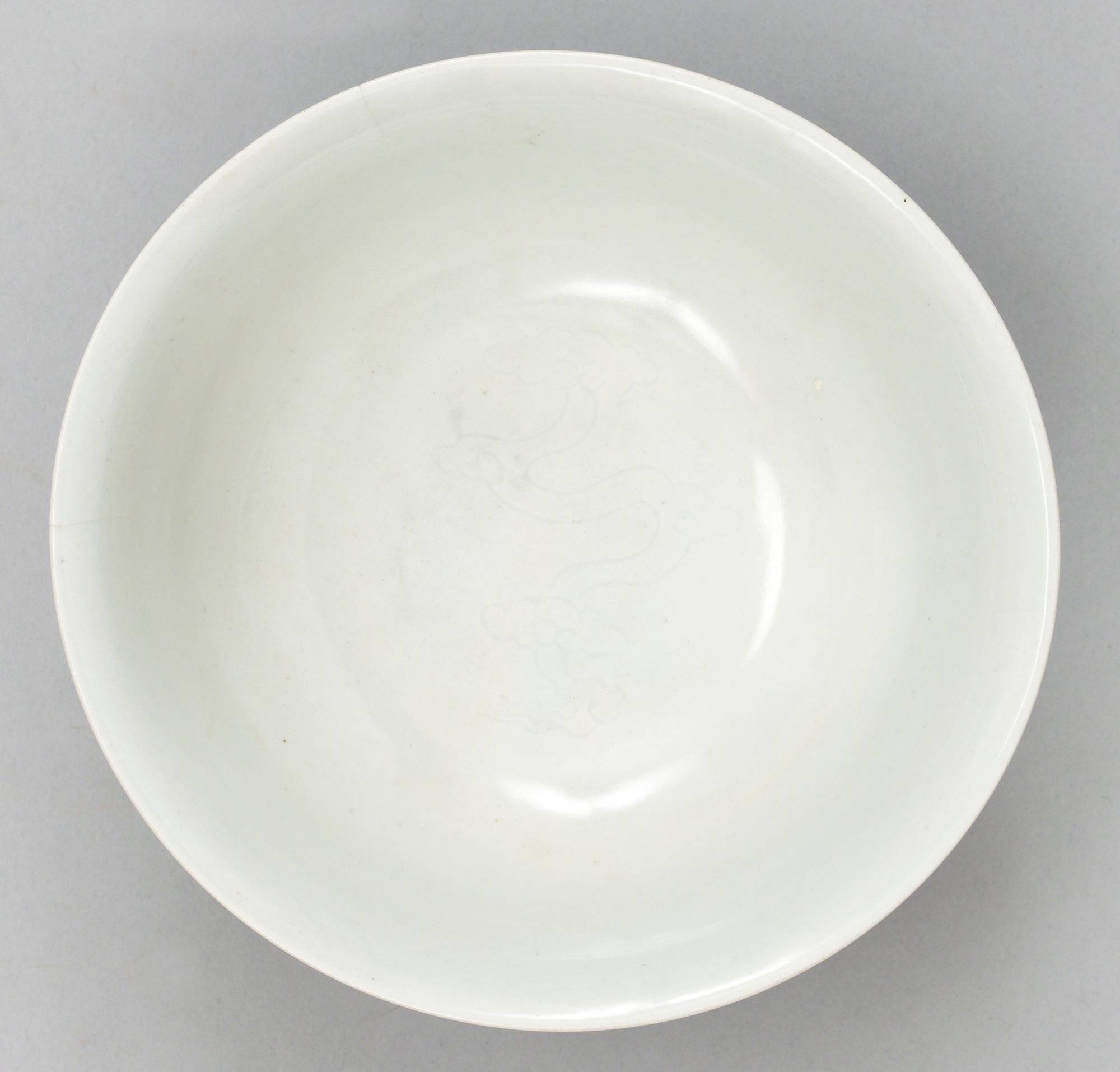 A bowl, Qing dynasty (1644-1912), with Xuande's six character mark.